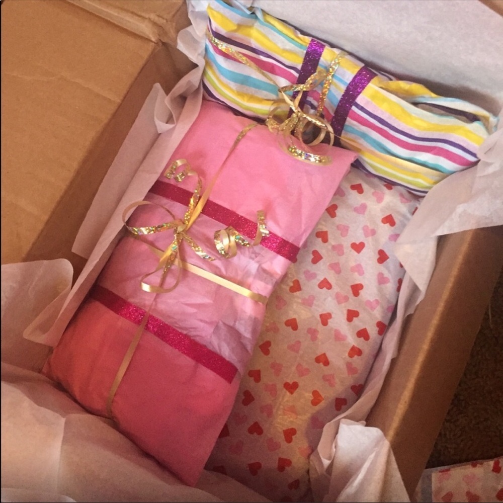 How I wrap up your items 💖 - Picture 3 of 16